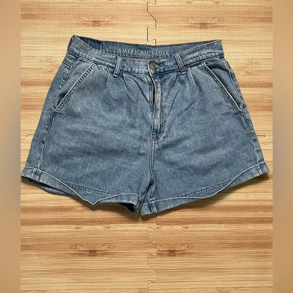 American Eagle Denim High Rise Mom Shorts Cuffed Jean Shorts Women's Size 6